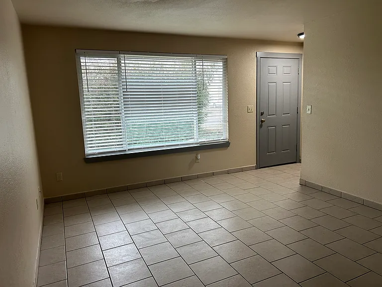 1765 Queen Ave SW — Photo 5