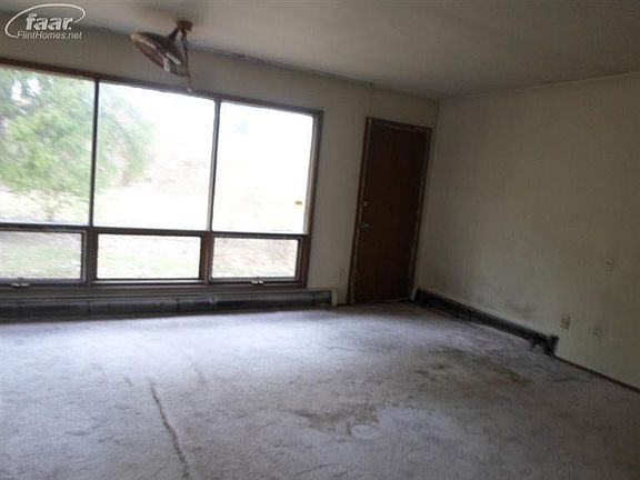 3rd image of 18632 George Washington Dr