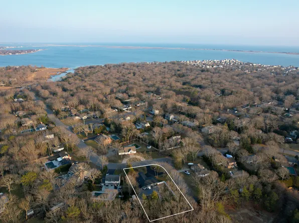 2 Adams Ln, East Quogue, NY 11942