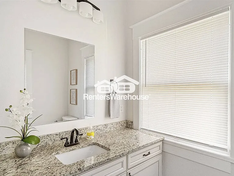 544 36th St #1 — Photo 9