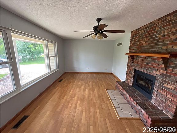 3rd image of 404 Glen Echo Dr
