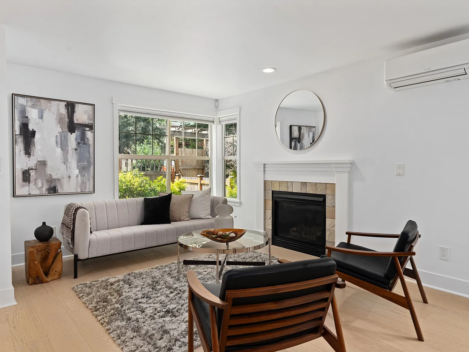 4 bed, 3.5 bath, 1880 sqft, $4,600 — Photo 1
