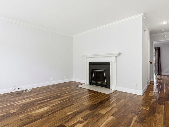 5th image of 122 Mariner Green Ct