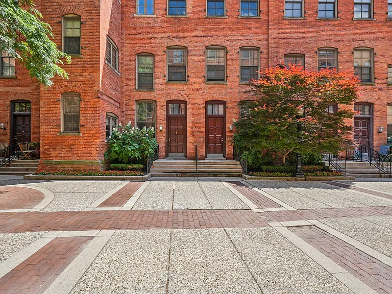 River Place Luxury Apartments — Photo 44