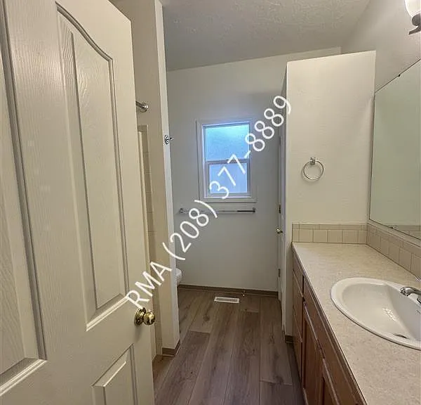 11760 W Kings Canyon St — Photo 8