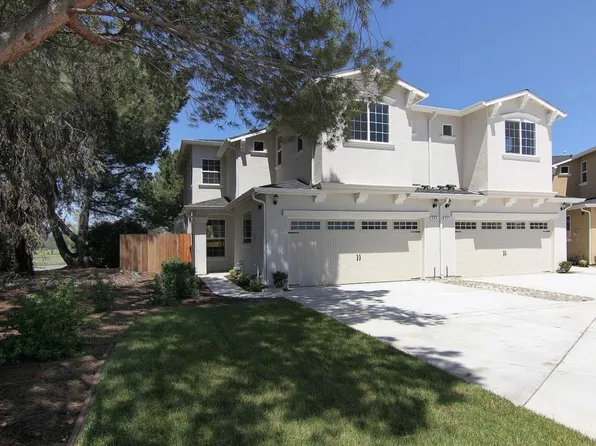 565 S Ridgemark Dr, Hollister, CA 95023