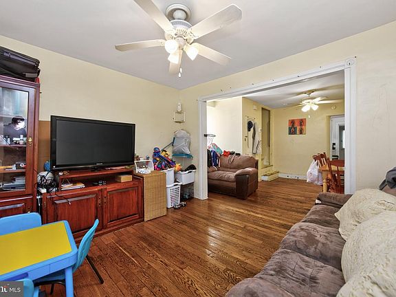 4th image of 129 Hall St