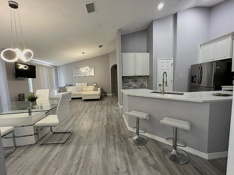 8326 Shallow Creek Ct — Photo 4