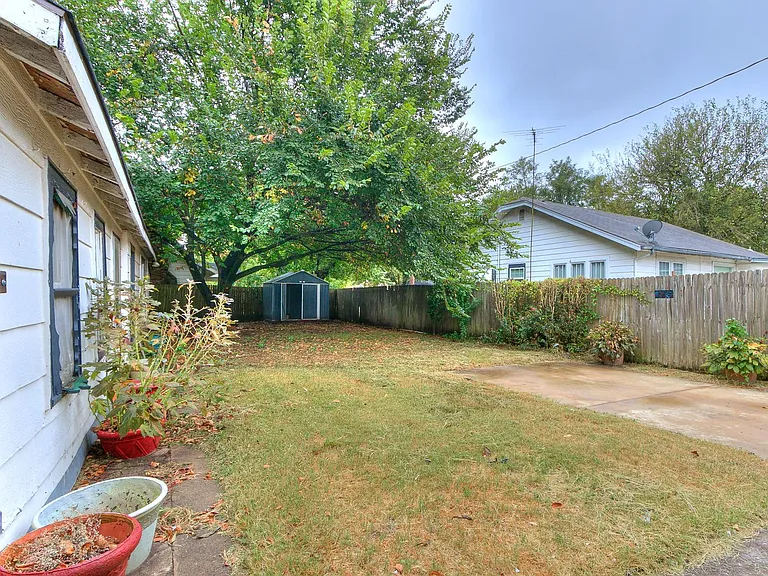 625 W Dewey St — Photo 33