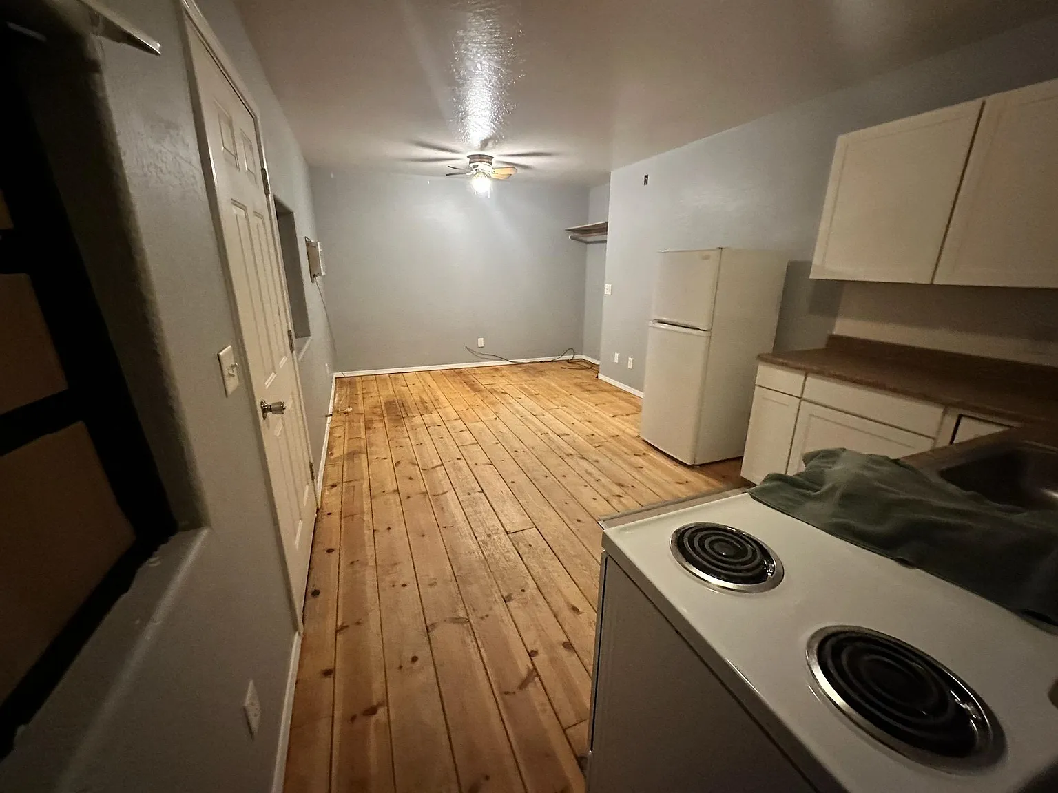 Studio, 550 sqft, $1,250 — Photo 3