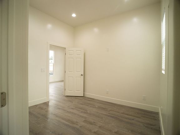 5th image of 122 E Plaza Blvd APT A