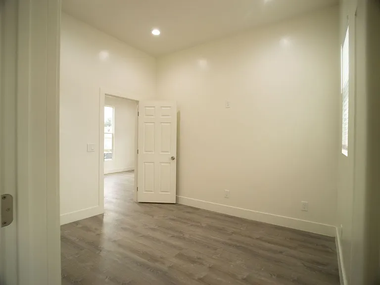 The Plaza House — Photo 5