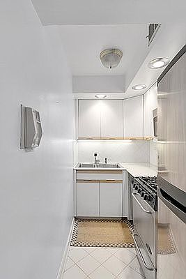 4th image of 333 E 75th St APT 5J
