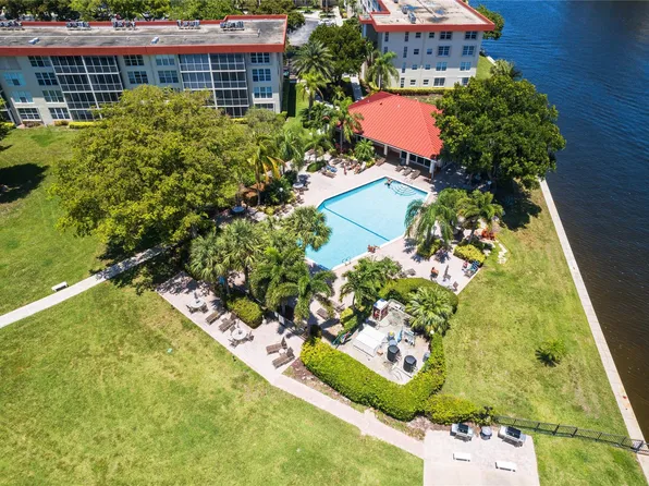 3150 NE 48th Court #410, Lighthouse Point, FL 33064