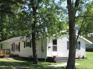 21 Prospect St, Cottage Hills, IL 62018