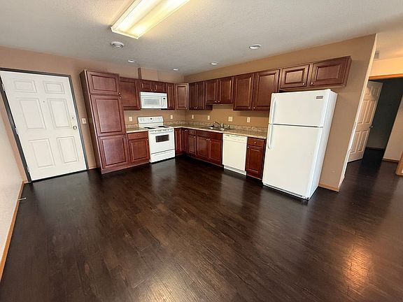 3rd image of 505 Sixteen Avenue Cir NE #8