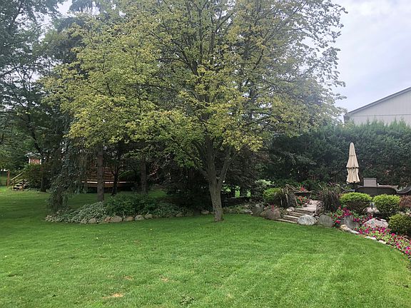 2nd image of 260 Eckford Dr
