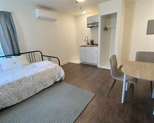 3rd image of 3032 La Clede Ave Unit B