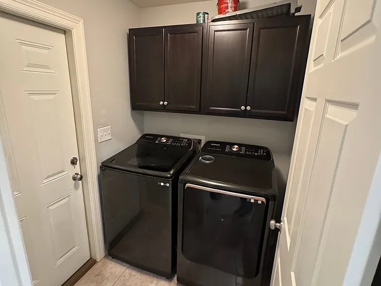 328 N Hampton St — Photo 24