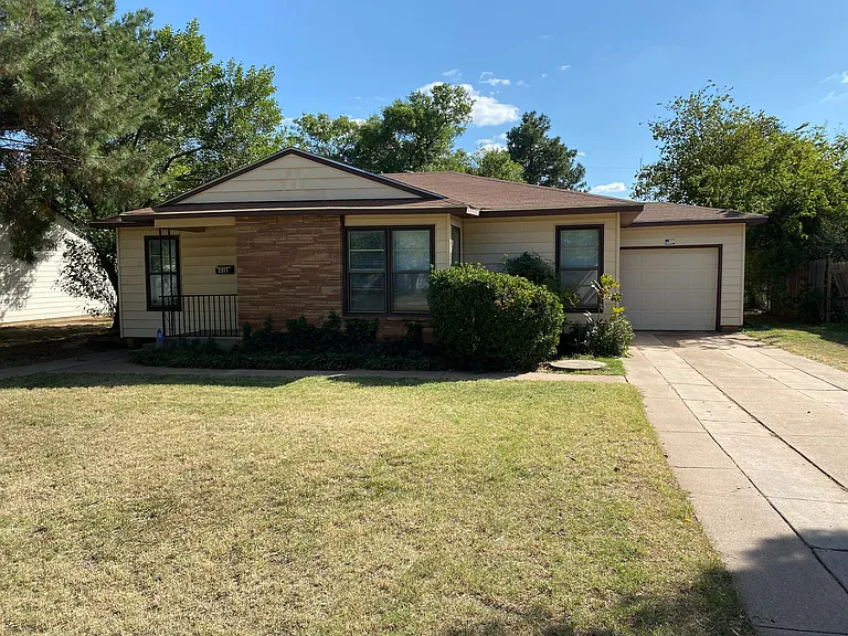 2371 Moore St — Photo 8