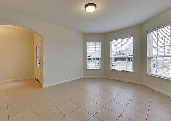3rd image of 816 Oak Vly