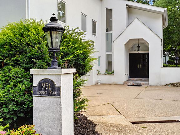 4th image of 951 Academy Pl