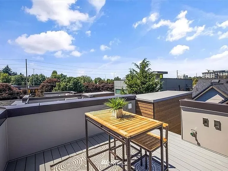 6317 9th Ave NE — Photo 5