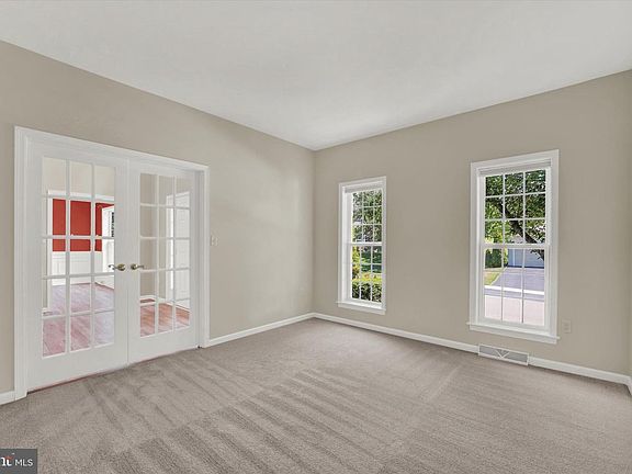 5th image of 814 Edna Jane Ln