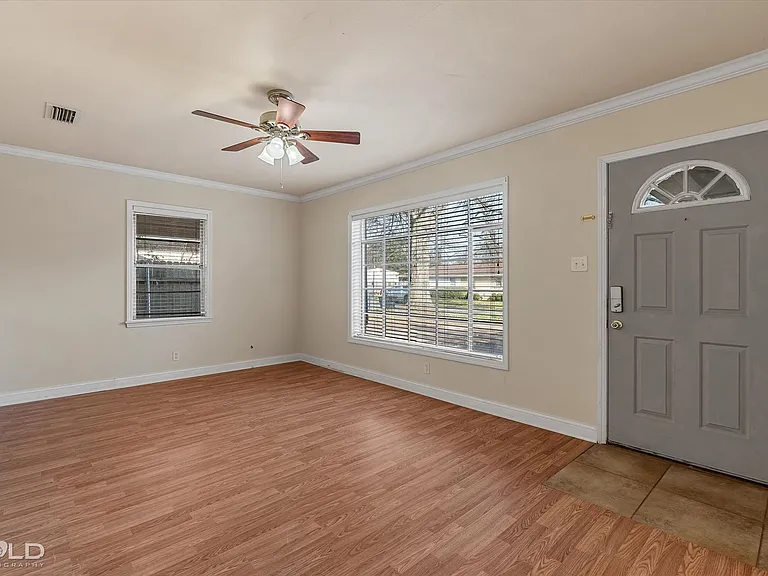 2726 W Cavett Dr — Photo 4