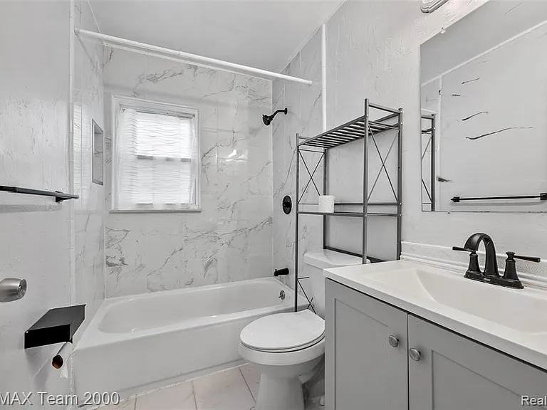 34080 Harroun St — Photo 16