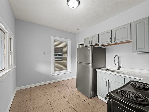 2nd image of 162 Washington St