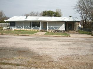 1103 Luckenbach St, Llano, TX 78643