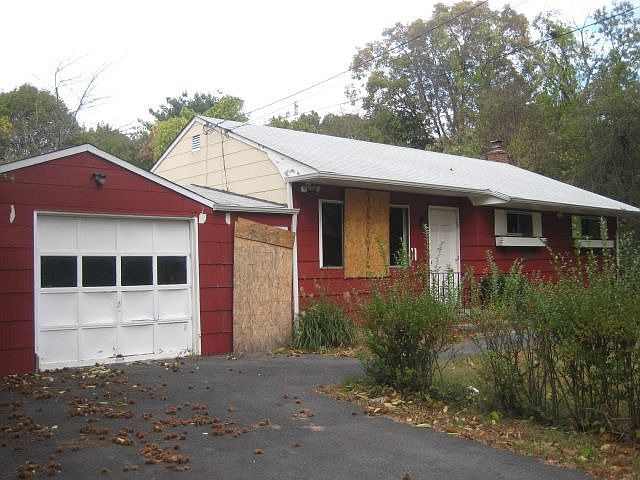 FRONT VIEW OF HOUSE