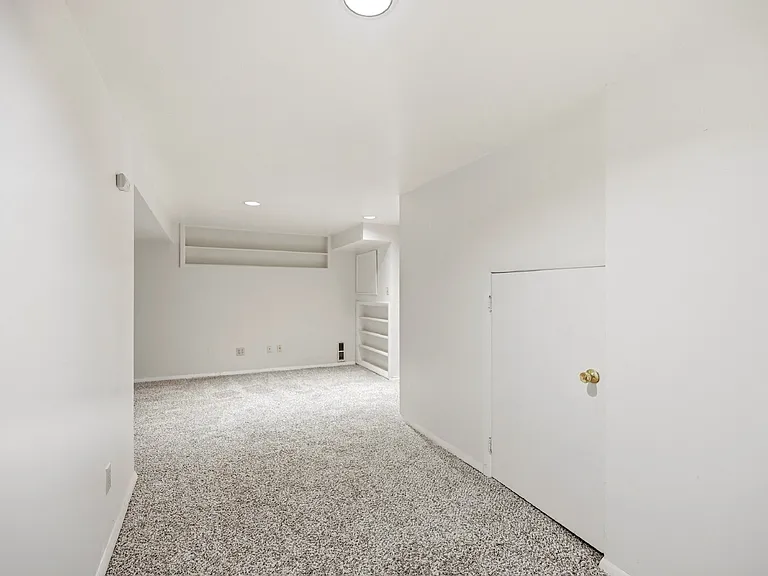 1233 Elizabeth St — Photo 15