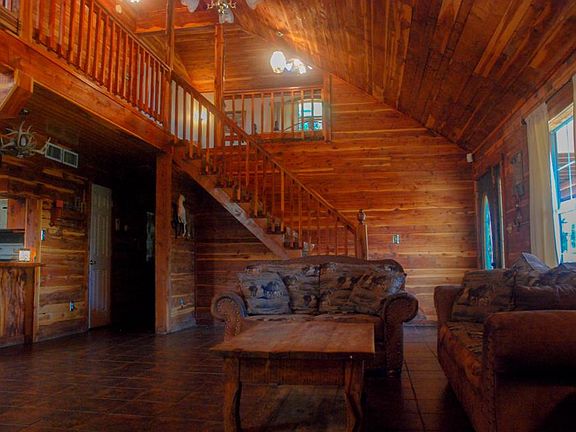 3rd image of 826 Pine Hollow Dr