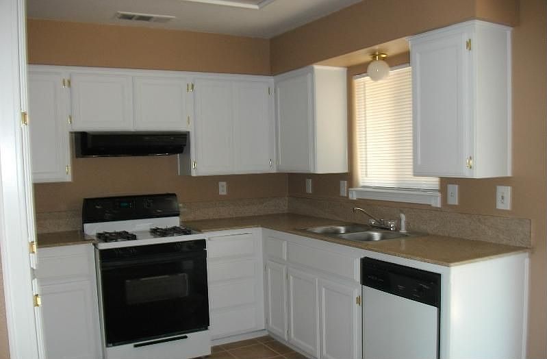 2nd image of 606 S Creekside St