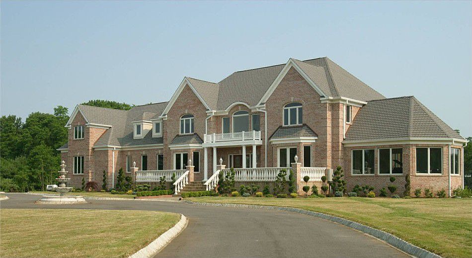 BEAUTIFUL 6.5 PRIVATE ACRES!