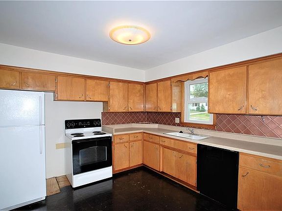 3rd image of 1764 Skyline Dr