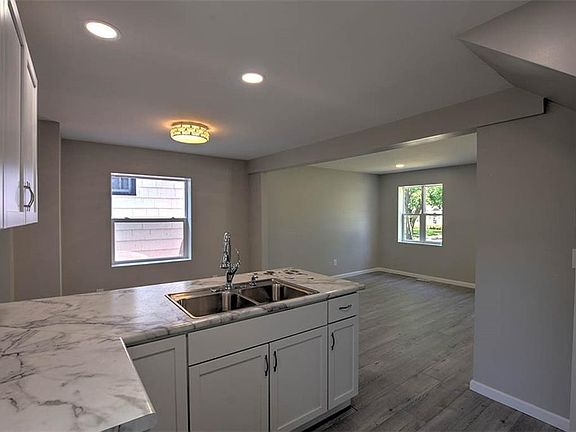 4th image of 1541 W Forest Ave
