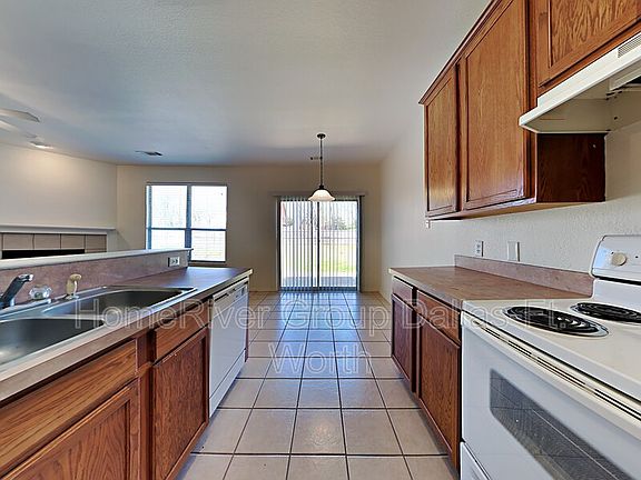 4th image of 4008 Alder Ct