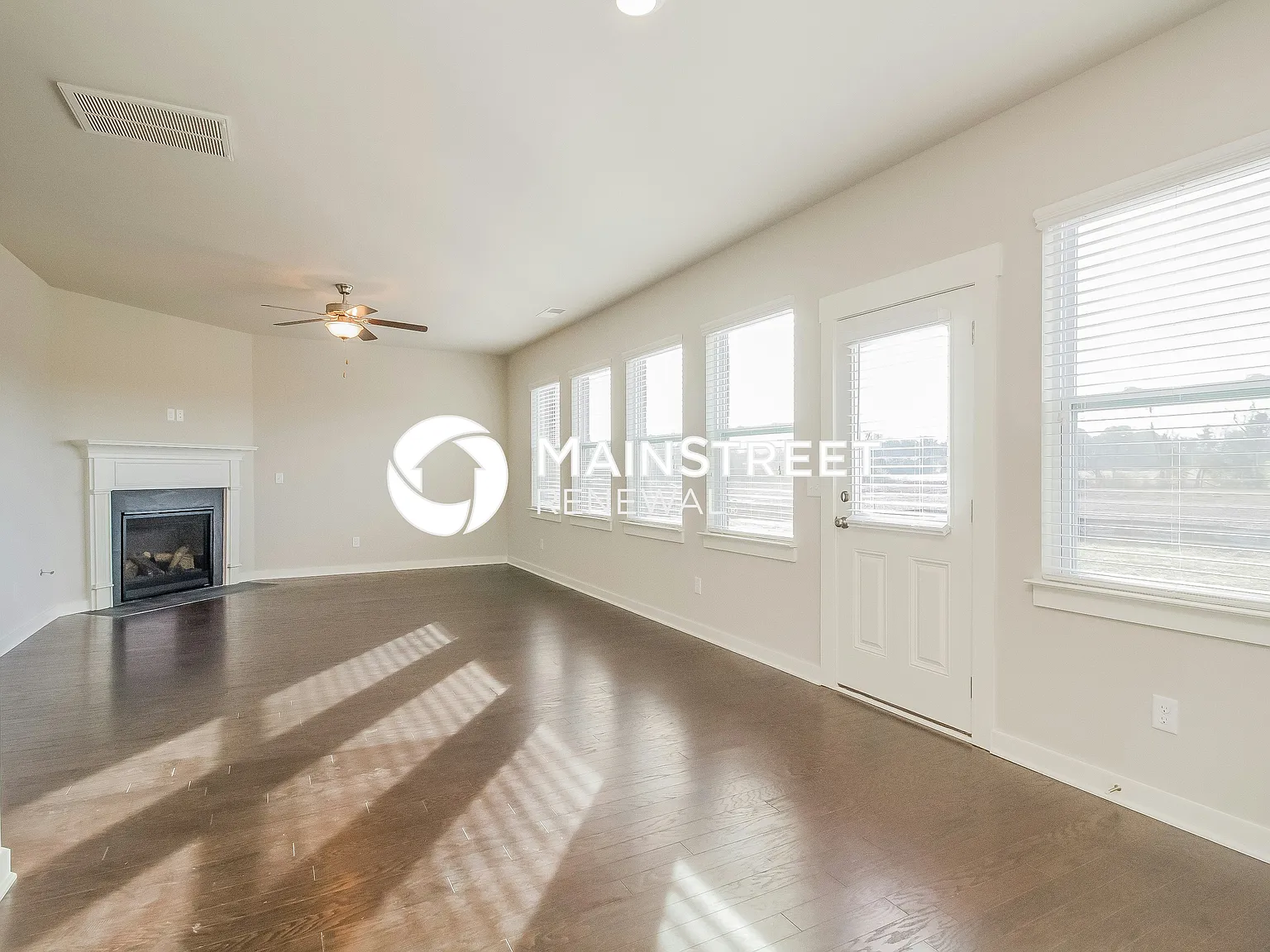 818 Yakima Way — Photo 3