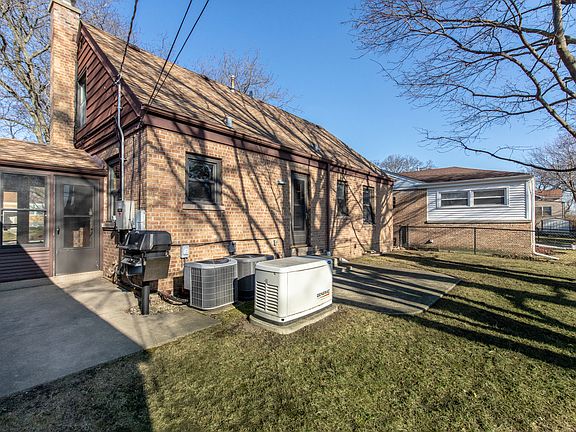 5th image of 5127 Lee St