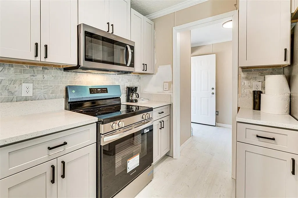 3 bed, 2.0 bath, 2200 sqft, $2,700 — Photo 4