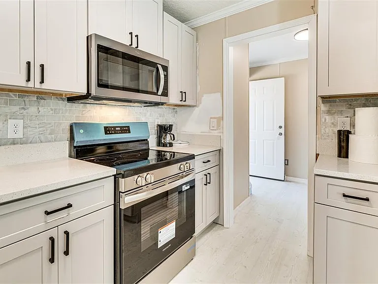 8125 Shelley Trl — Photo 4