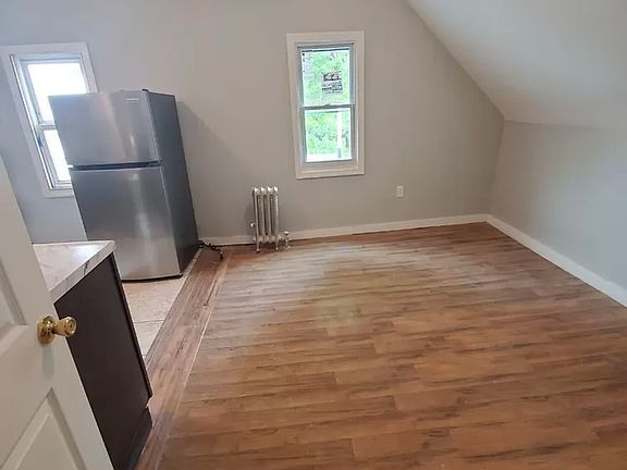 4th image of 439 Summer Ave #3A