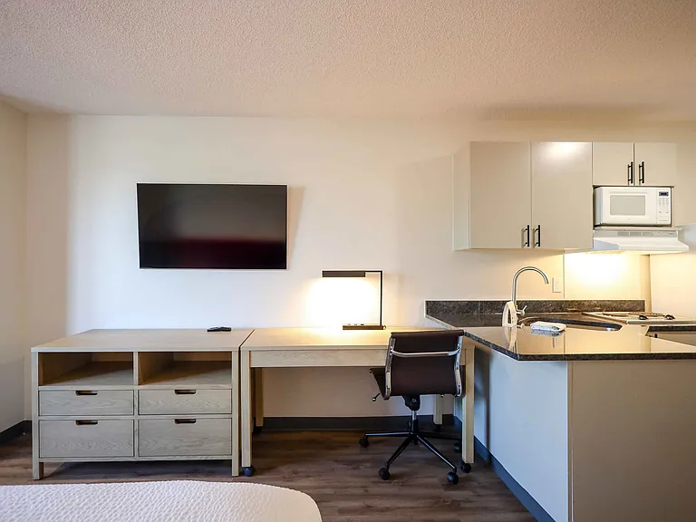 Studio Suite - 1 Queen Bed