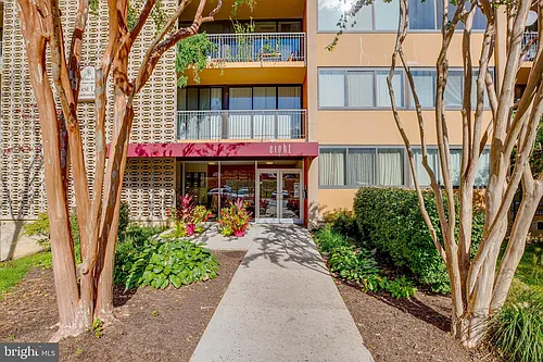 8 S Van Dorn St Photo 1