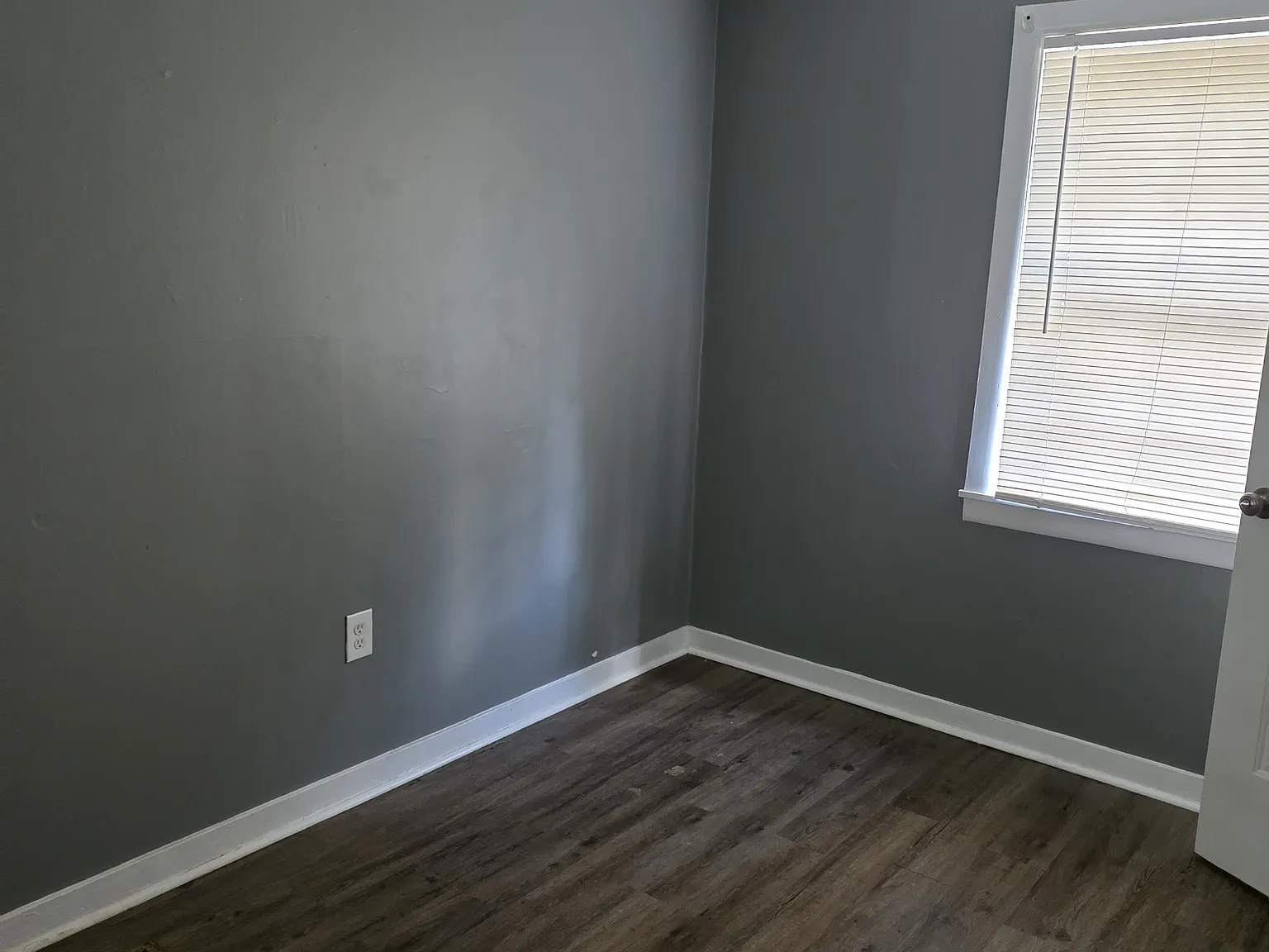 3 bed, 1000 sqft, $1,100 — Photo 1