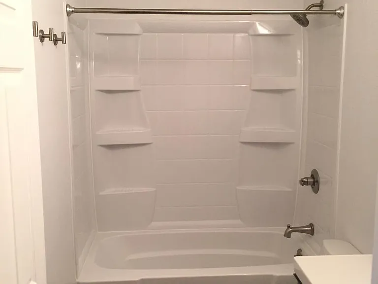 Full Bathroom Shower/Tub
