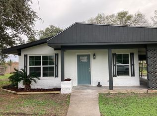 109 Charles St, George West, TX 78022